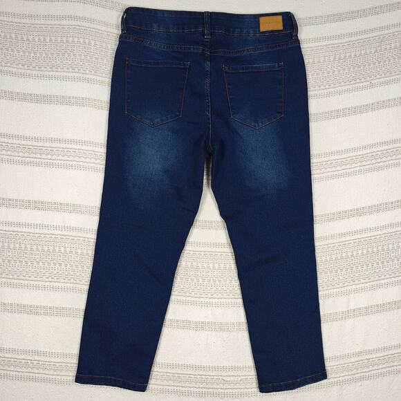 Tahari Button Fly Mid Rise Capri Jeans Medium Wash Size 8/29 Women’s - Picture 2 of 8